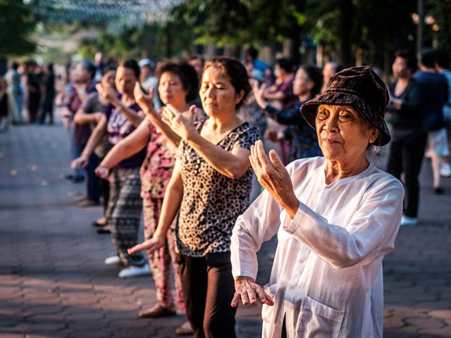 2-Tai-Chi-Morning-in-Hanoi